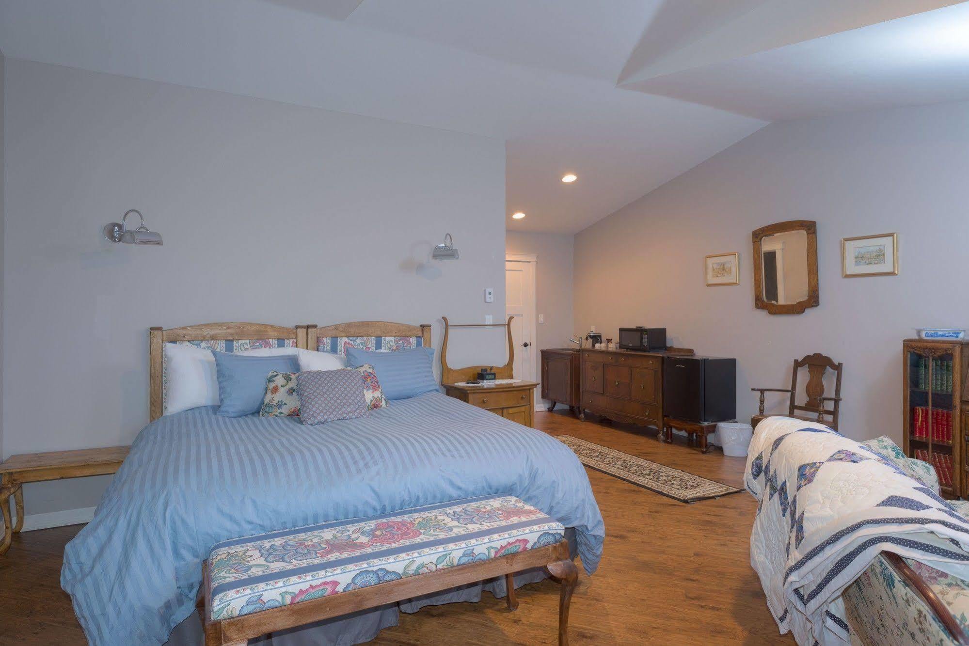Country Encounters Accommodations Coleman Exterior photo